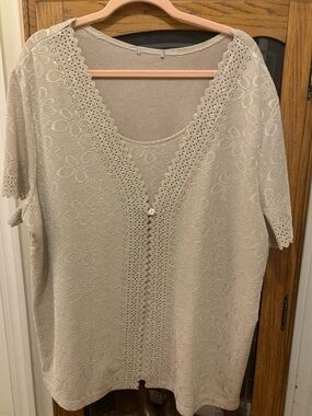 Lace-Trim Short Sleeve Knit Top in Light Taupe